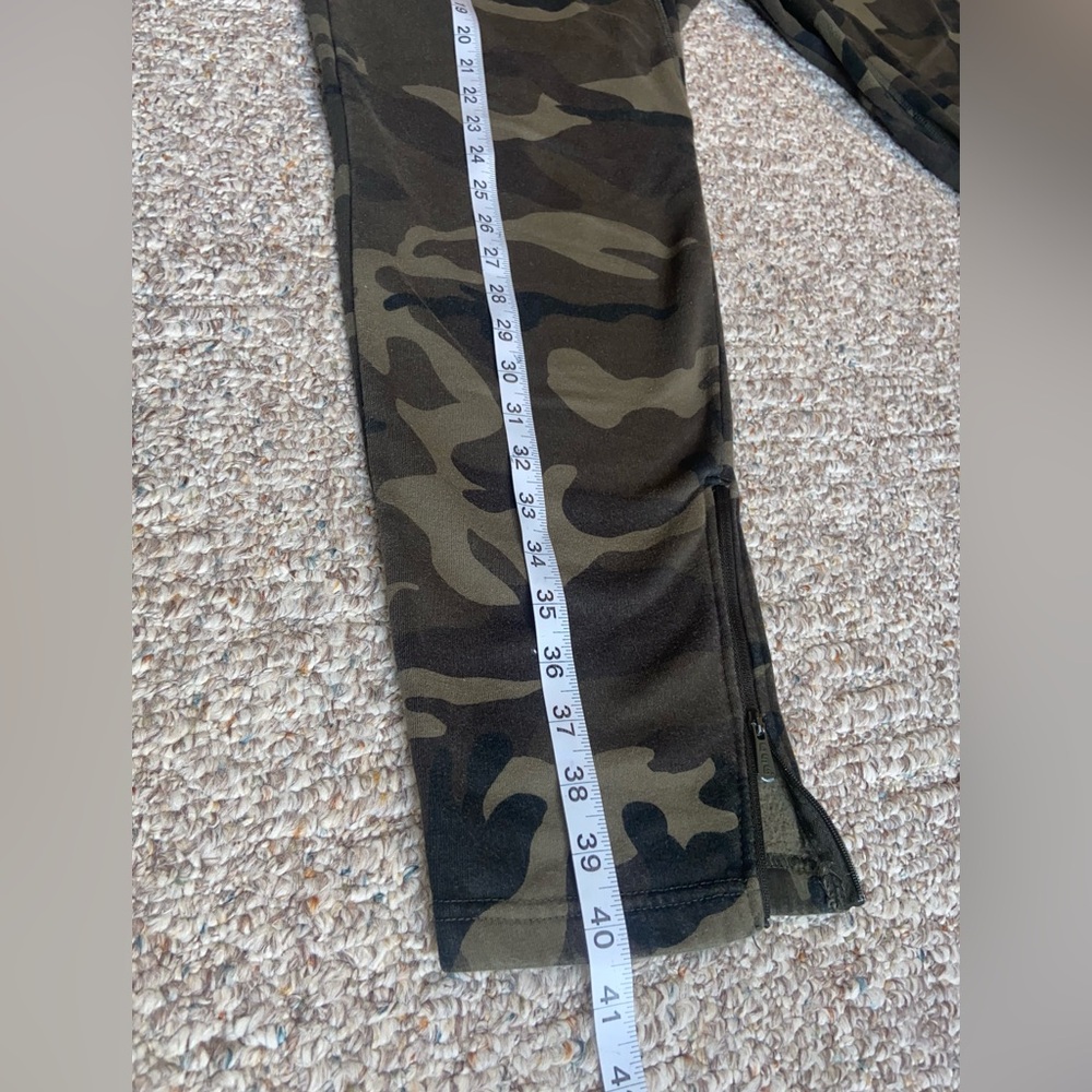 Camouflage Men's Joggers - Picture 4 of 8